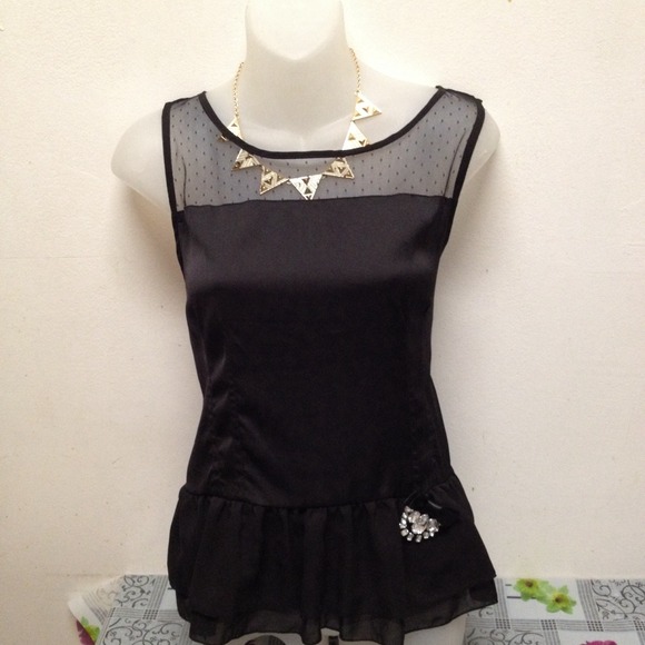 🚫sold🚫 Vera wang black top large