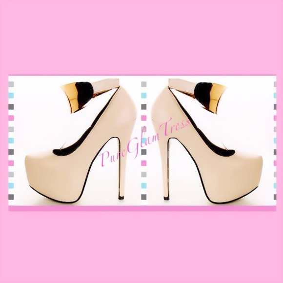 Stylish Nude Pump w/ Gold metal ankle strap