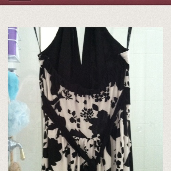 🎉🎉SALE🎉🎉Maxi Dress🎉🎉 - Picture 4 of 4