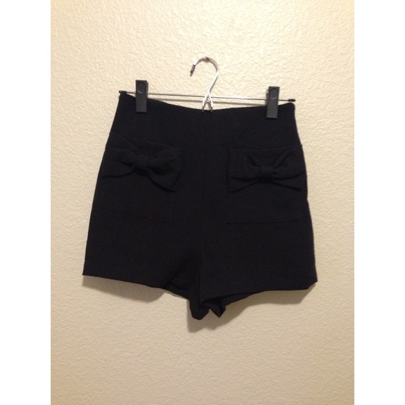 Black HW shorts with bows