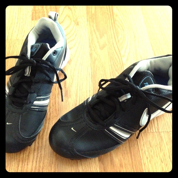 💛Reduced💛 New Nike Ladies Softball cleats ⚾