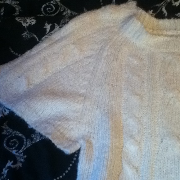 cream colored short sleeved sweater - Picture 2 of 3