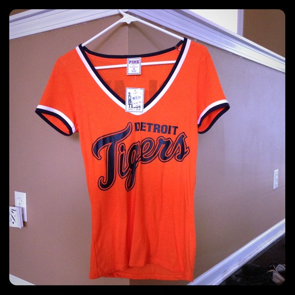 @taraarney1985 *Trade*Pink Detroit Tigers Top SZ M