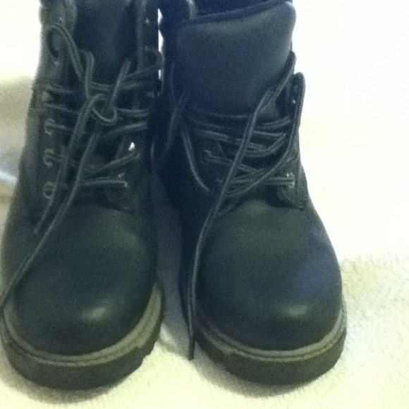 Girls black boots