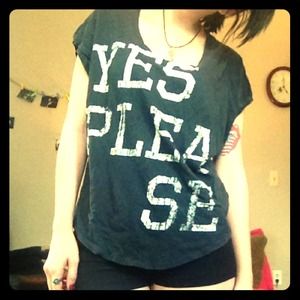 Black "YES PLEASE" cropped t-shirt