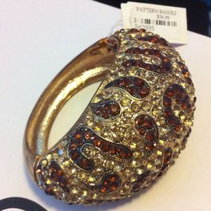 Gold rhinestone leopard print bracelet