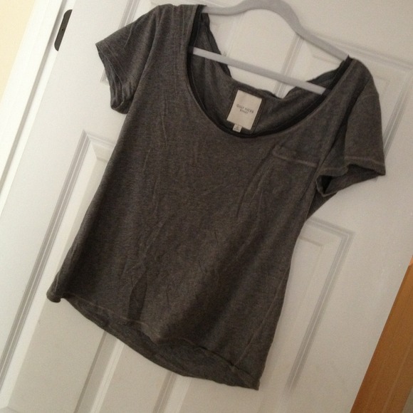Gilly Hicks gray tee