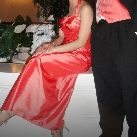 Dress - Picture 2 of 4