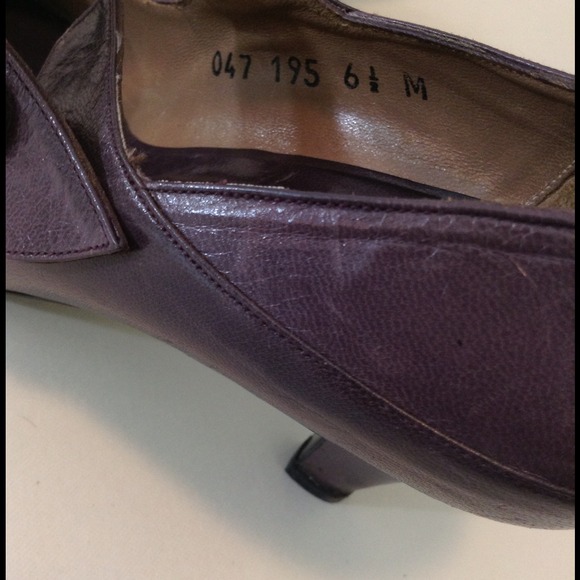 Vintage 80s Pumps w/ Button Straps - Picture 4 of 4