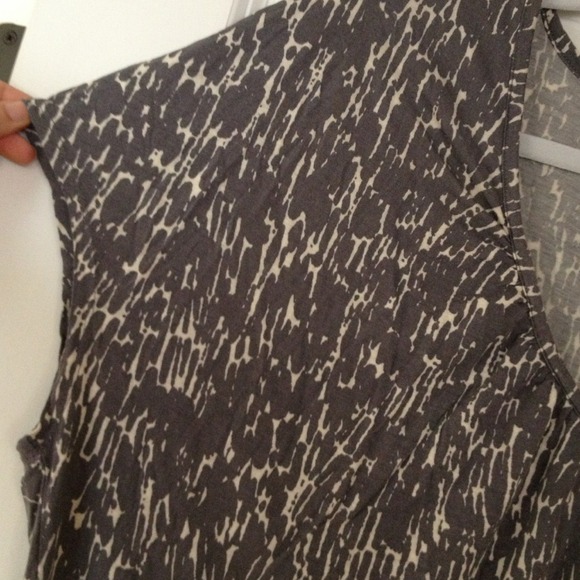 Patterned top - Picture 2 of 3