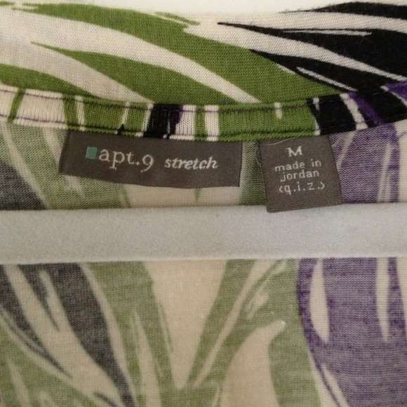 Patterned top - Picture 3 of 3