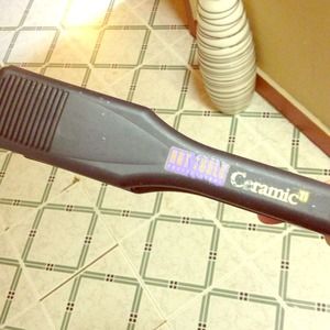 🔴Reduced Hot tools ceramic straightner used💆