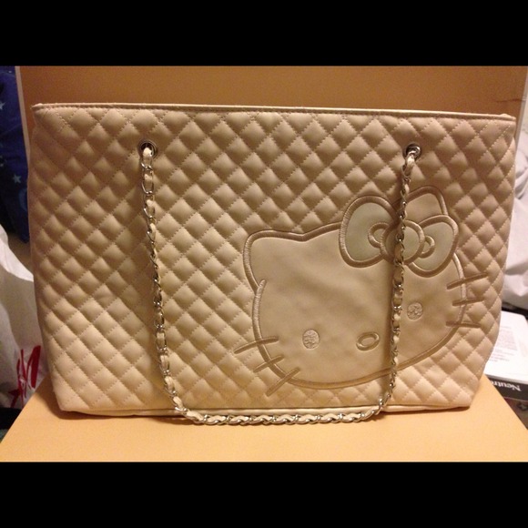 ✨REDUCED!✨ Hello Kitty Chain Shoulder Tote