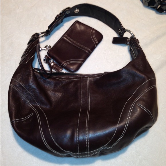 🎊🎉SOLD!🎊🎉Coach chocolate brown leather bag!