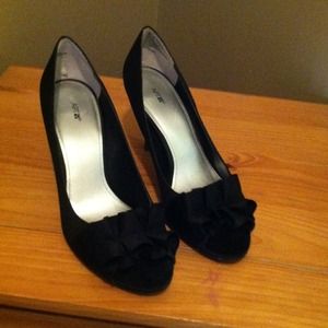 Size 8 black dress heels