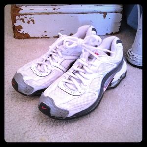 💟ON HOLD Nike Running shoes💟