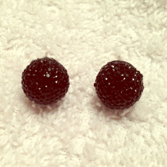 ❌❌❌SOLD❌❌❌black studs