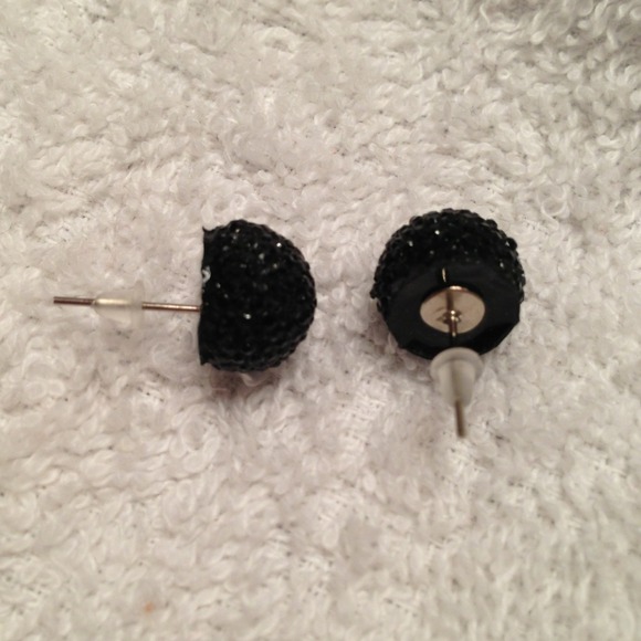 ❌❌❌SOLD❌❌❌black studs - Picture 2 of 2