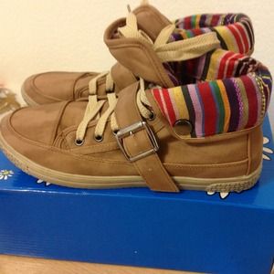 Blossom sneakers with tribal