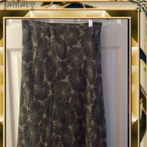 🔴🔴SOLD🔴🔴Cute Black and Tan Skirt - Picture 2 of 2