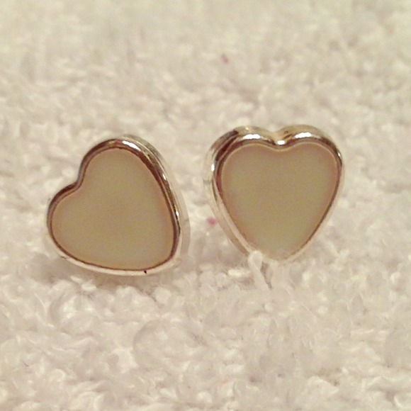 ❌❌❌SOLD❌❌❌white and silver heart studs