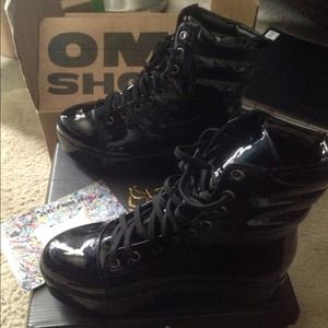 Platform leveled patent leather boots