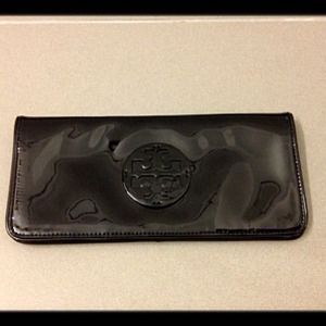 AUTHENTIC Tory Burch Patent Leather Clutch/Wallet