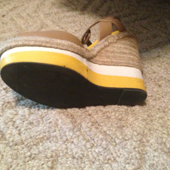 Beige w yellow wedge Sold - Picture 2 of 2