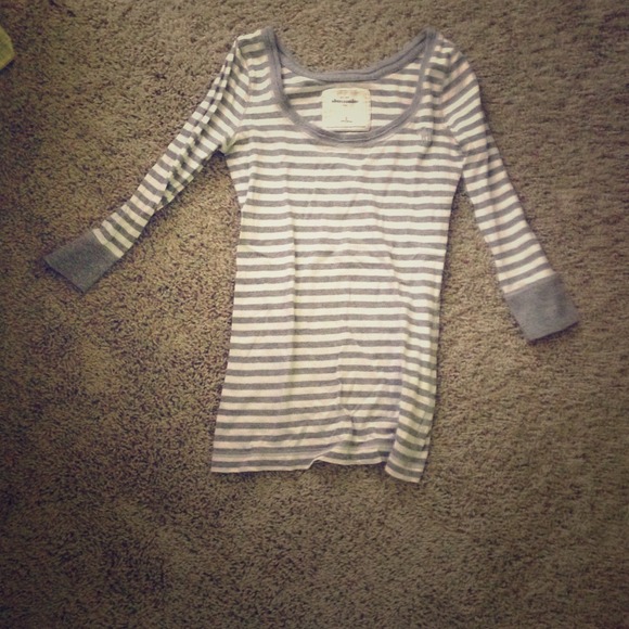 Gray and white striped tee