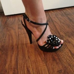 REDUCED! stillettos with polka for flower- new!