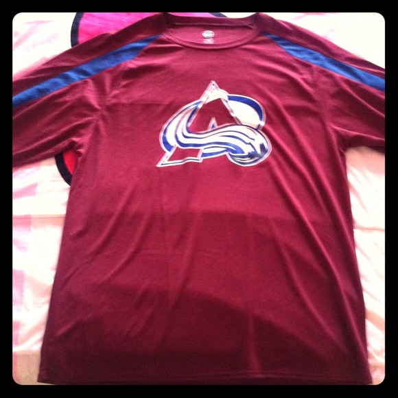 Full pics of an Avalanche light weight MENs shirt