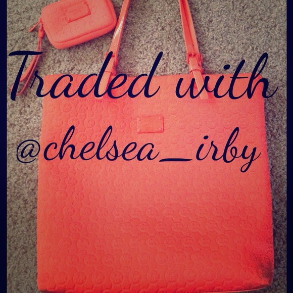 Michael Kors Handbags - Authentic MK large tote & change purse!