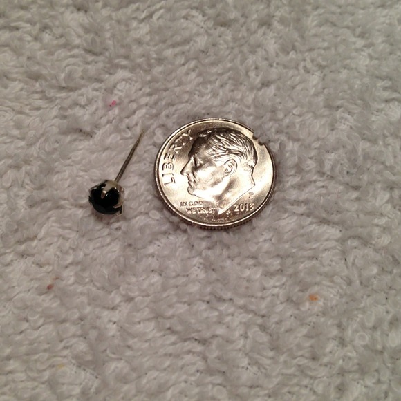 ❌❌❌SOLD❌❌❌small black studs - Picture 2 of 2