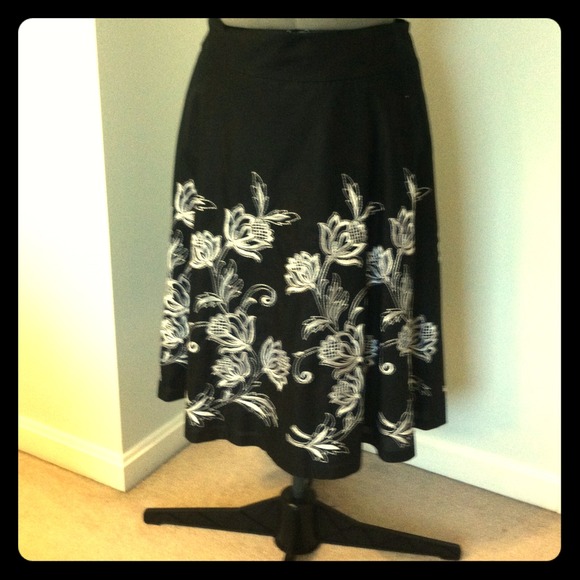 Beautiful black and white Amne Taylor skirt