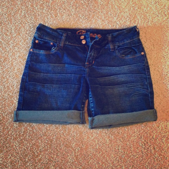 ✔TRADED✔dELiAs bermuda shorts