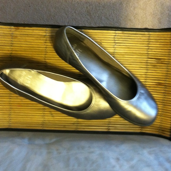 Clarks pewter flats
