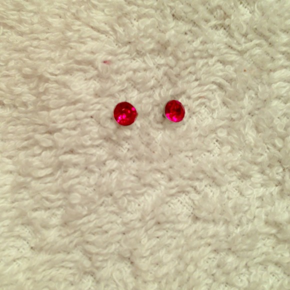 ❌❌❌SOLD❌❌❌small pink studs