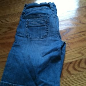 Hydraulic light wash jean capris