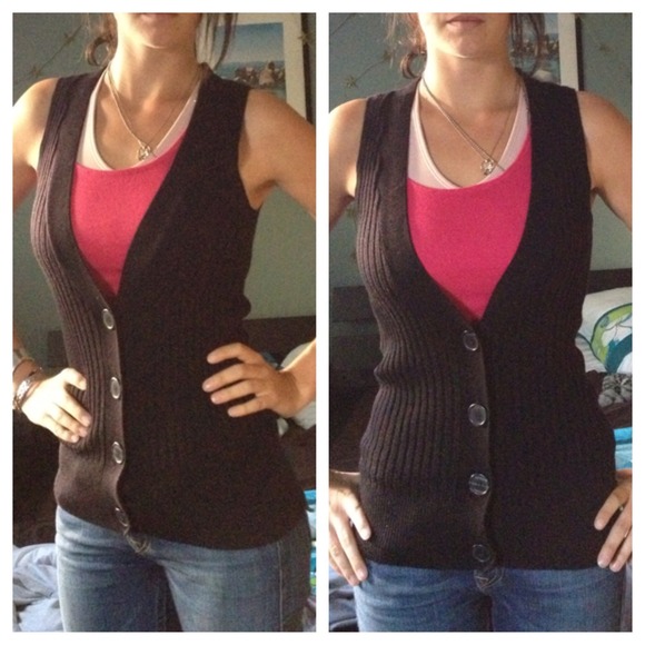 🎉moving sale!🎁 H&M low-v button vest - Picture 2 of 2
