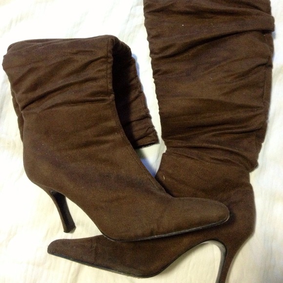 🎉moving sale!🎁 Brown suede boots - Picture 2 of 3