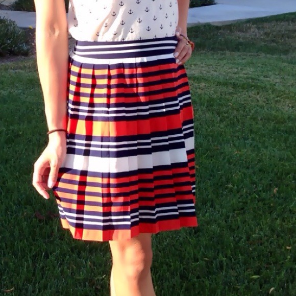 SOLD to Aprilmj 🚫Forever 21 pleated striped skirt
