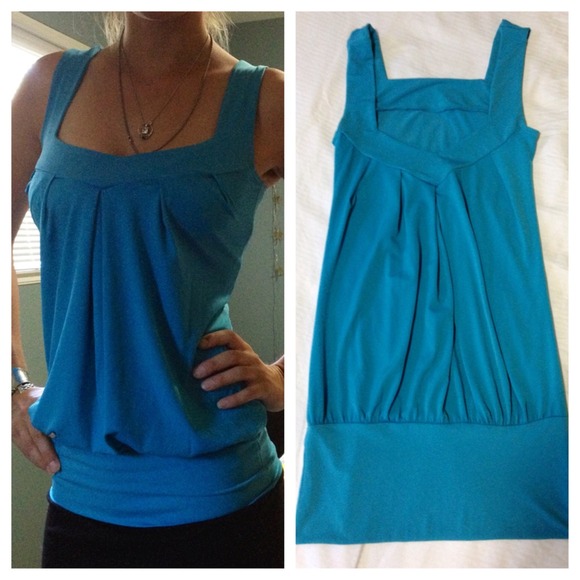 🎁🚫SOLD IN BUNDLE. Blue top - Picture 1 of 1