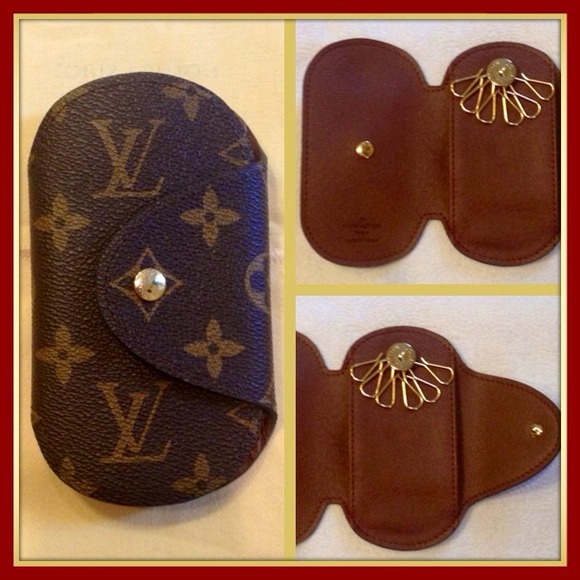 ★★ SOLD ★★ Louis Vuitton LV Round Key Holder GM