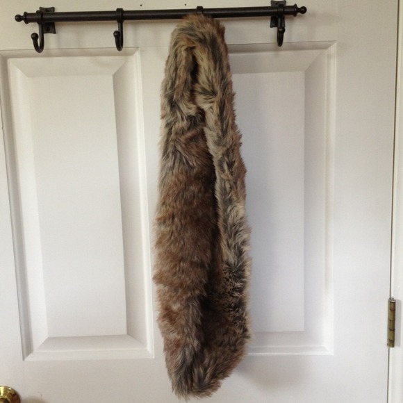 SOLD***UO Fur Infiniti Scarf