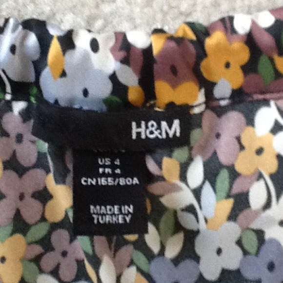 H&M Blouse HOST PICK 11/27! - Picture 2 of 4