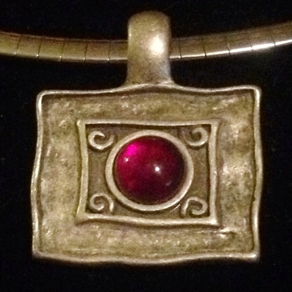 #86. Cute pendant by LS w/ an antique feel💕