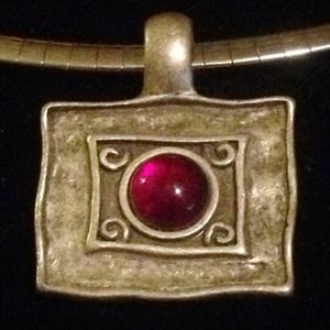 #86. Cute pendant by LS w/ an antique feel💕