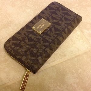Michael Kor wallet