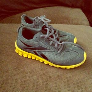 Boys size 13.5 Reebok sneakers