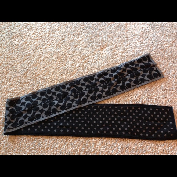 Authentic Coach Original Black Wool Scarf. - Picture 2 of 4